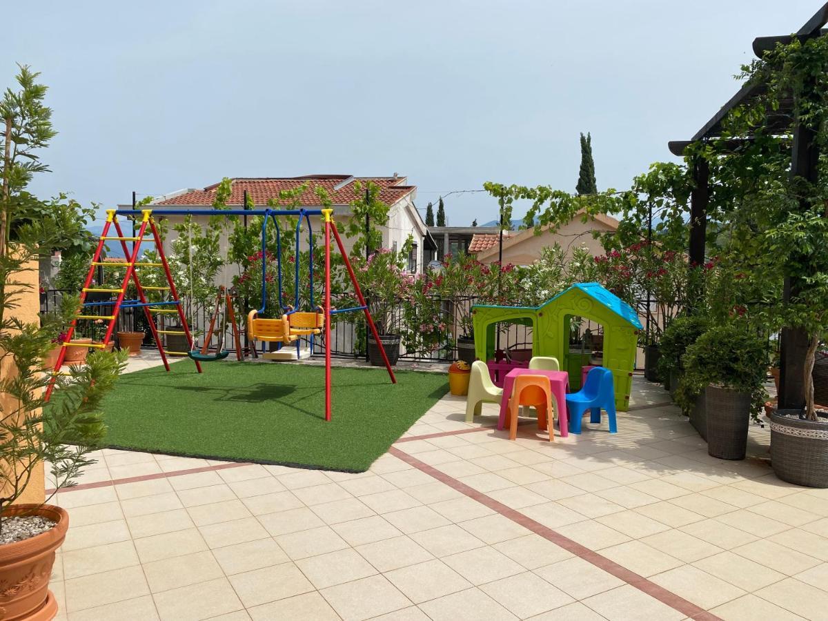 Apartments Villa Viktoria Tivat Exteriör bild