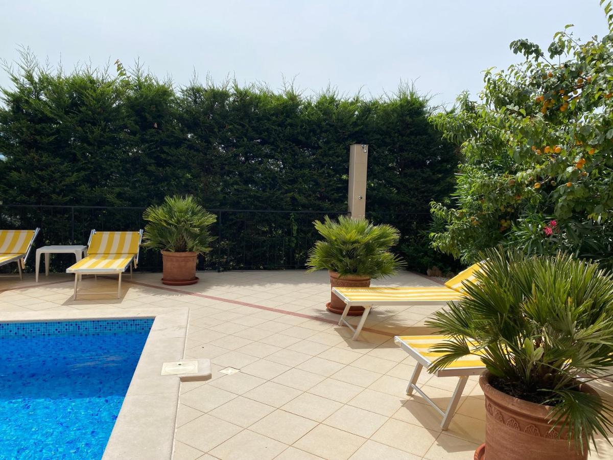 Apartments Villa Viktoria Tivat Exteriör bild