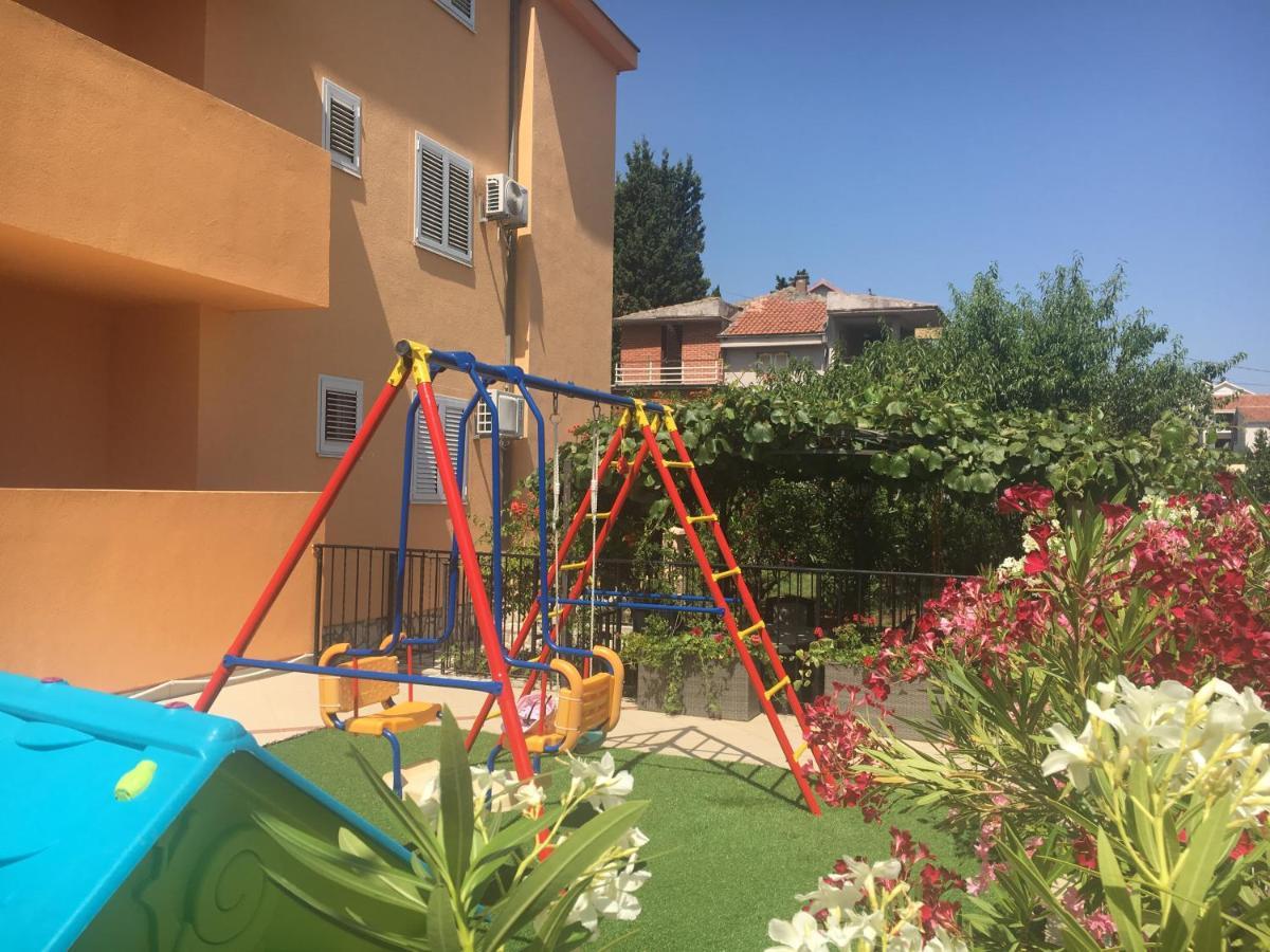 Apartments Villa Viktoria Tivat Exteriör bild